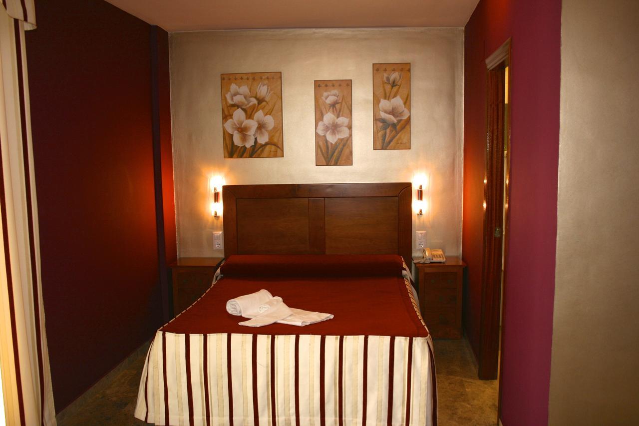 Apartamentos La Fuente Кордоба Стая снимка